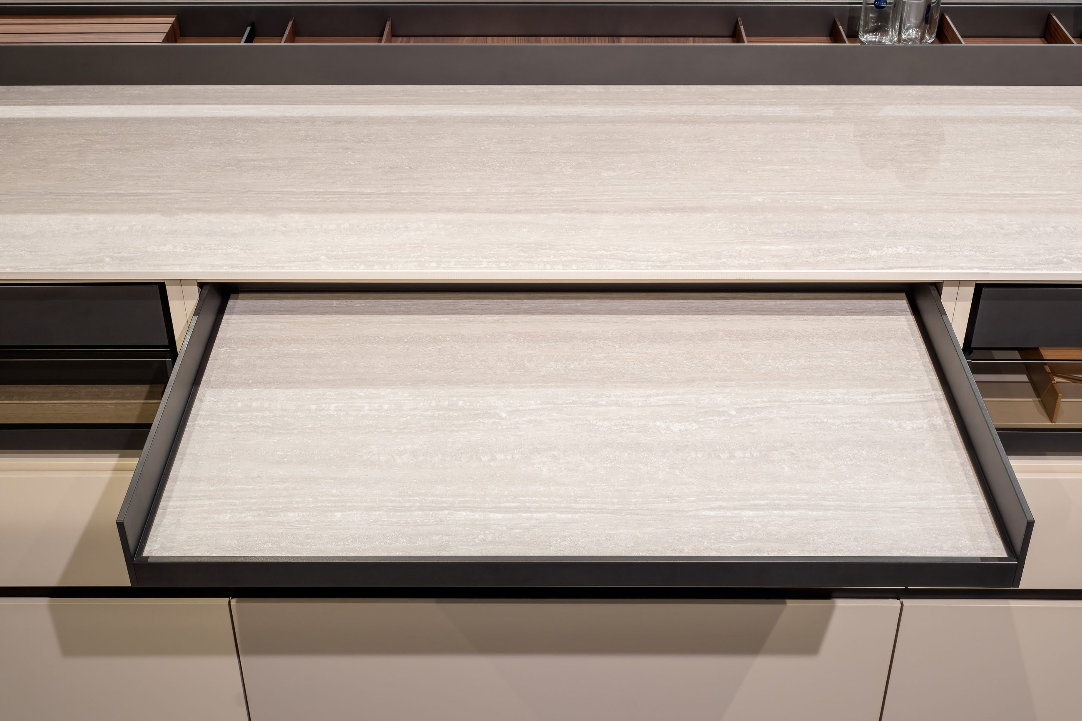 BELNET Pull-Out Tray - H 84