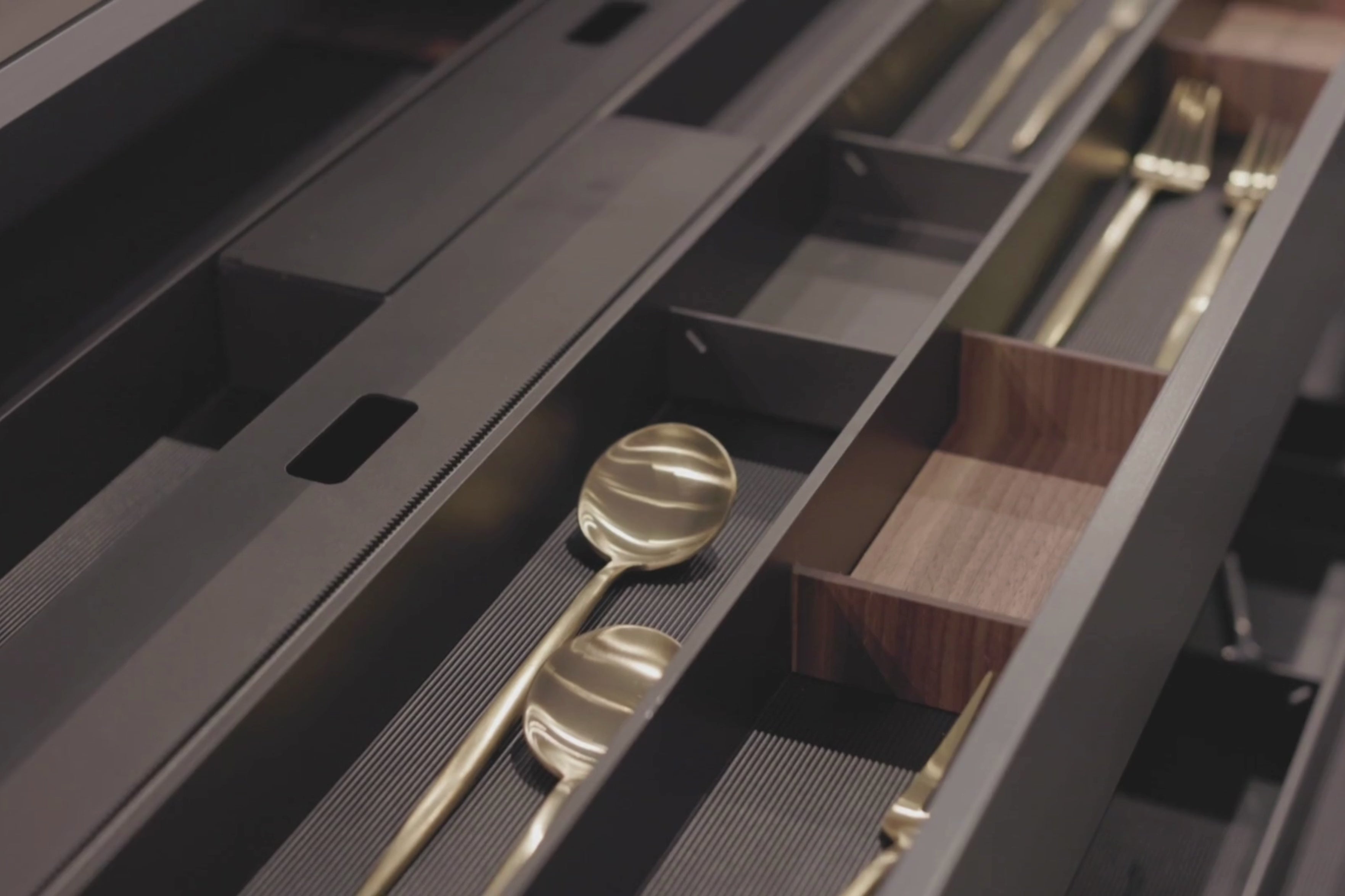 Load video: CUIBUS Kitchen Drawer Insert
